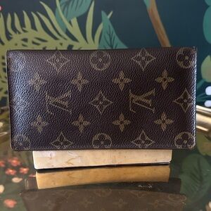 Louis Vuitton Monogram Bifold Wallet (Checkbook style)
